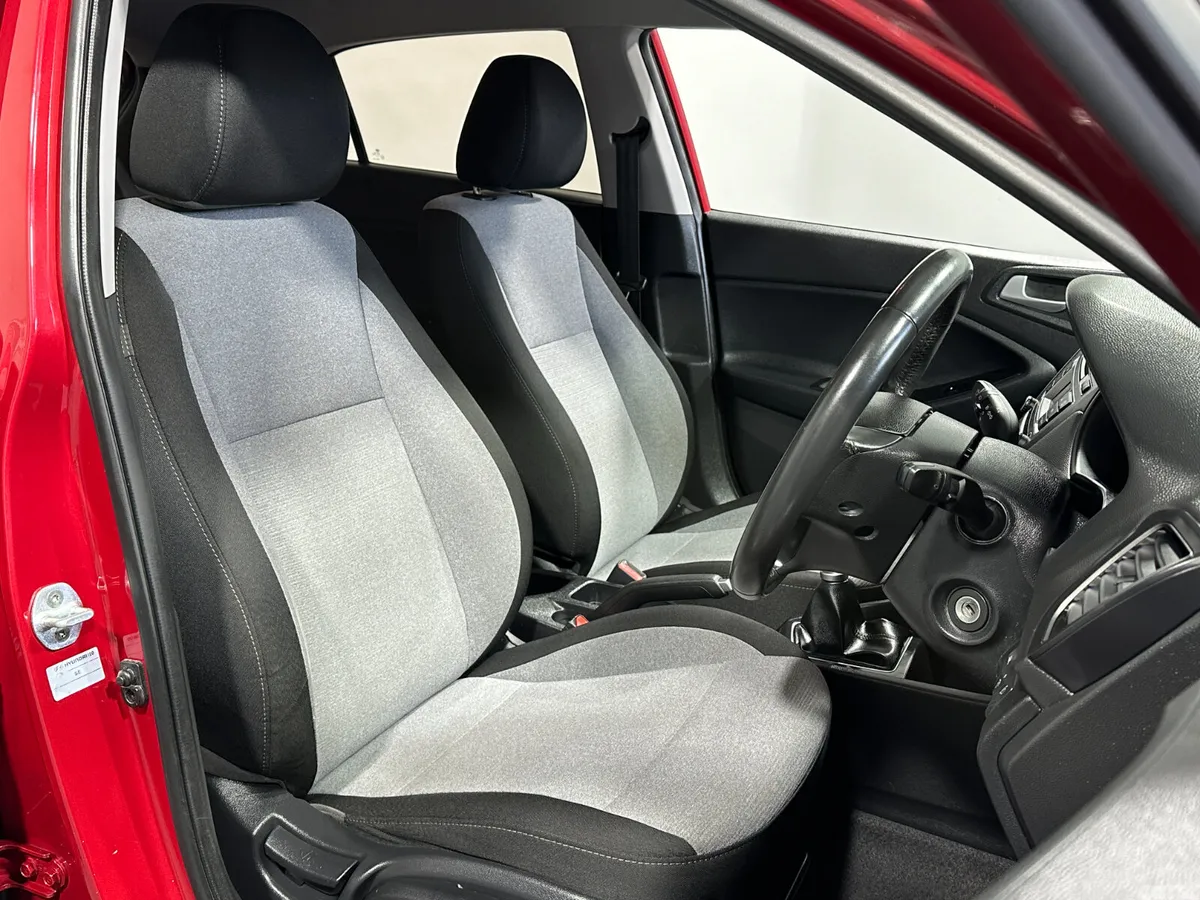 Hyundai i20 Hatchback, Petrol, 2016, Red