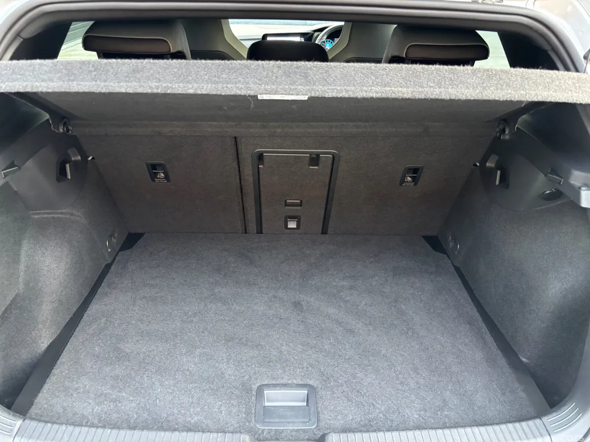 Volkswagen Golf Estate, Petrol, 2023, Grey