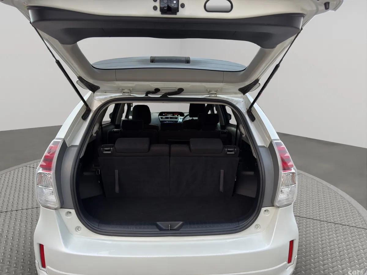 Toyota Prius MPV, Petrol Hybrid, 2016, White