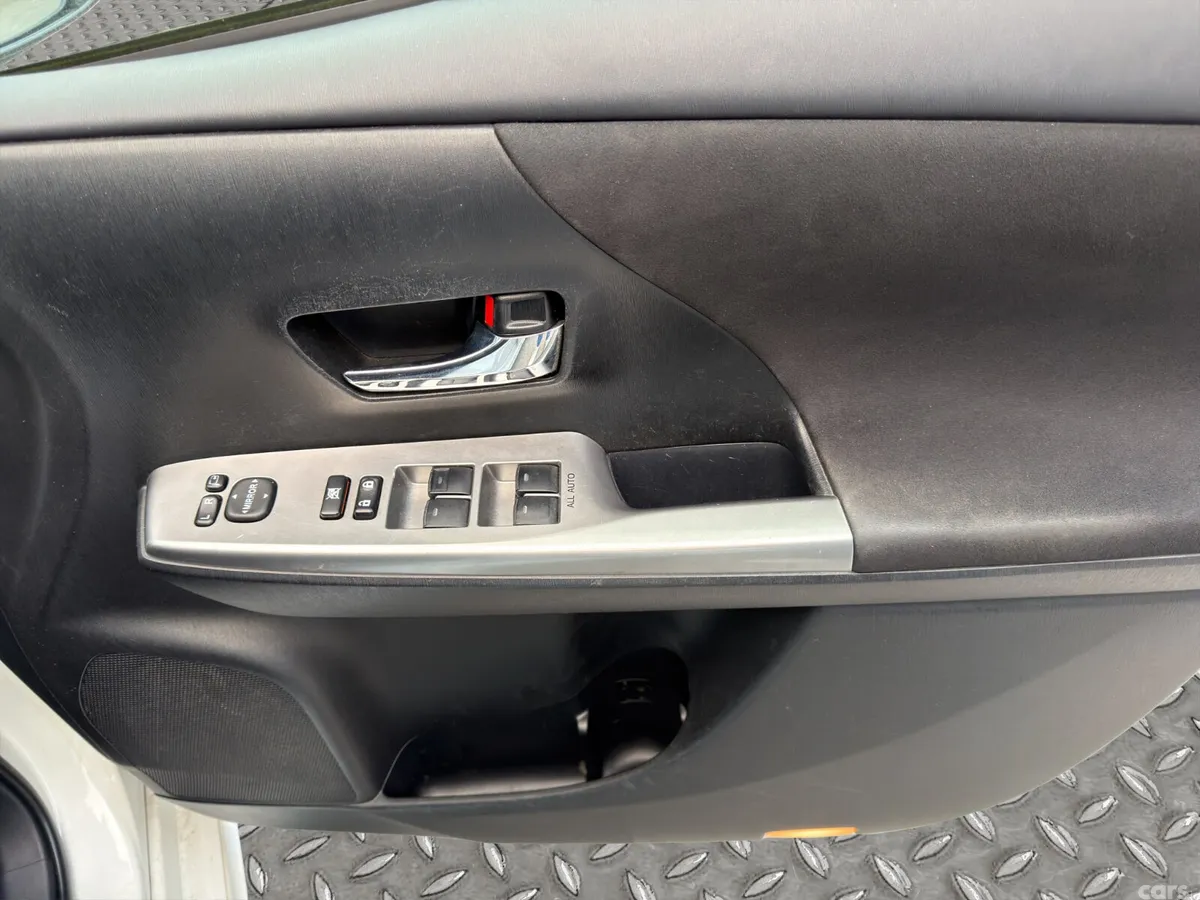 Toyota Prius MPV, Petrol Hybrid, 2016, White