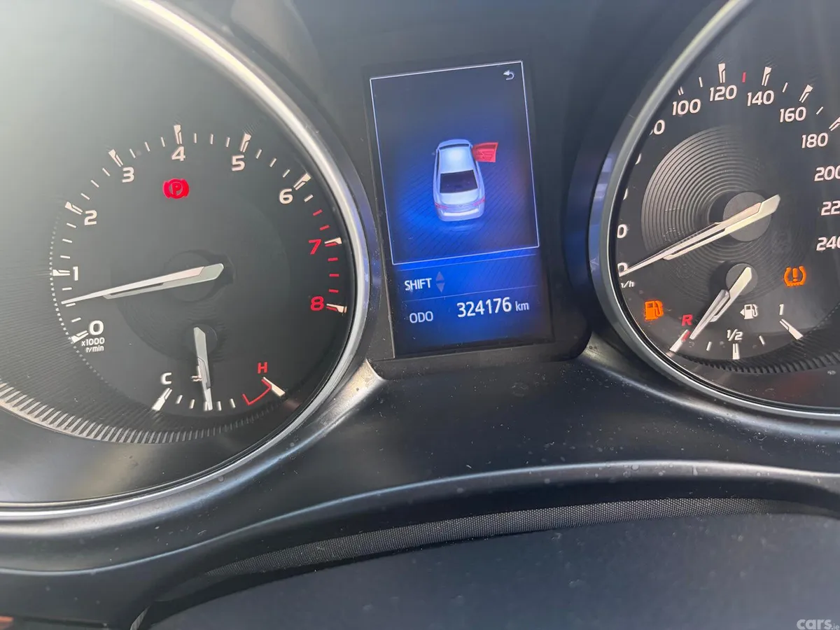 Toyota Avensis Saloon, Petrol, 2017, Black