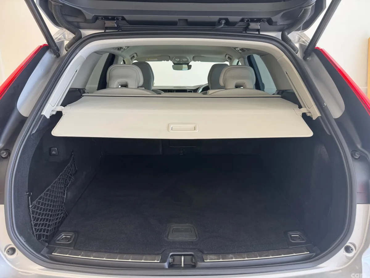 Volvo XC60 SUV, Diesel, 2022, Grey