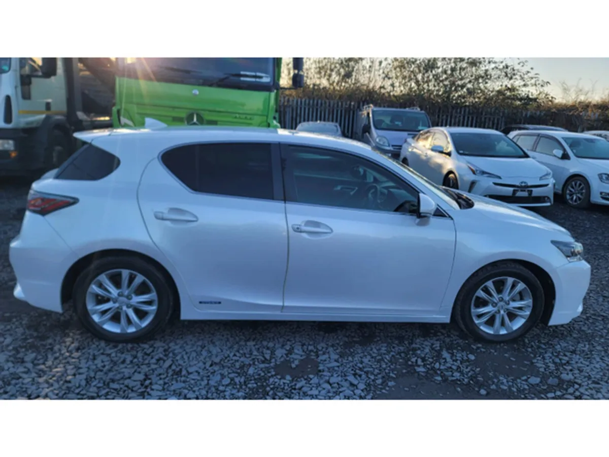 Lexus CT Hatchback, Petrol Hybrid, 2016, White