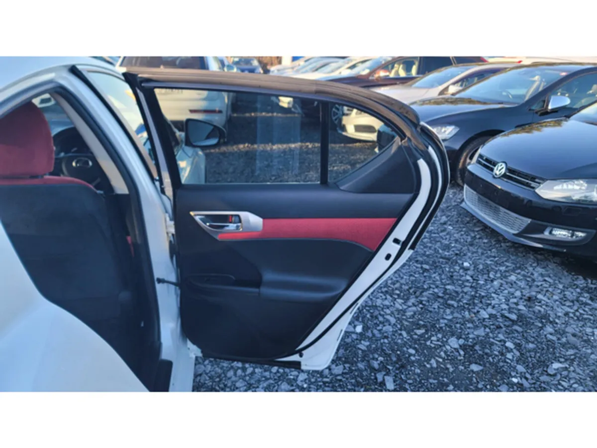 Lexus CT Hatchback, Petrol Hybrid, 2016, White