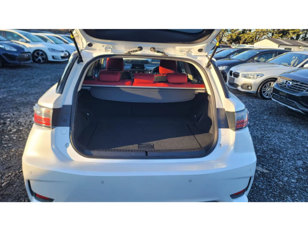 Lexus CT Hatchback, Petrol Hybrid, 2016, White
