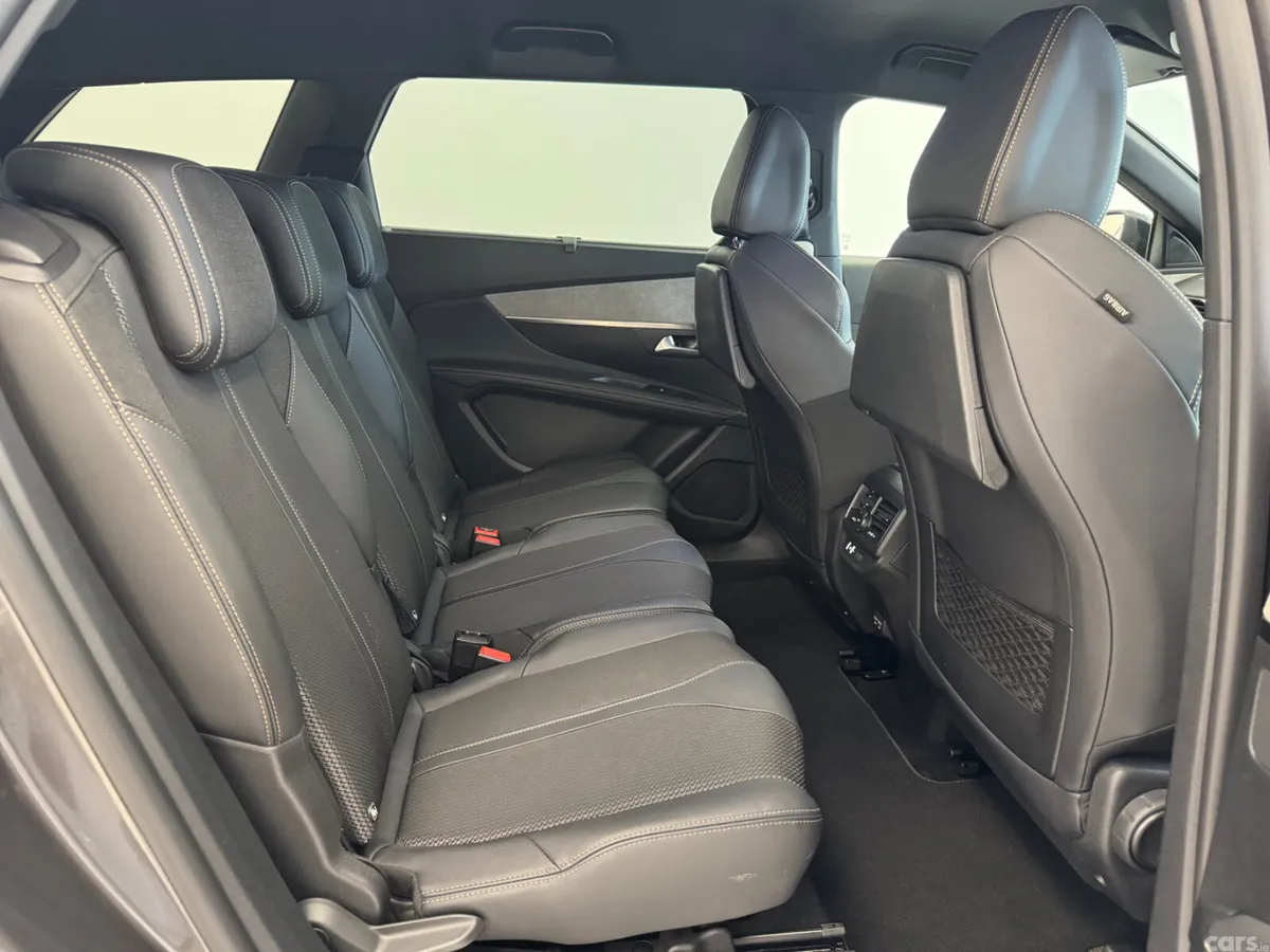Peugeot 5008 MPV, Petrol Hybrid, 2024, Grey