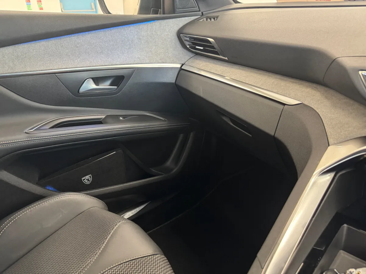 Peugeot 5008 MPV, Petrol Hybrid, 2024, Grey