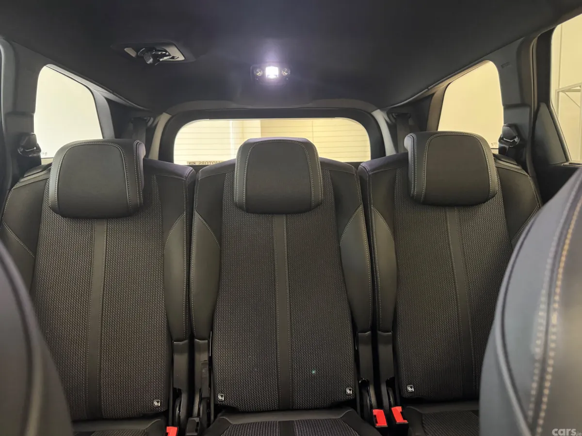 Peugeot 5008 MPV, Petrol Hybrid, 2024, Grey