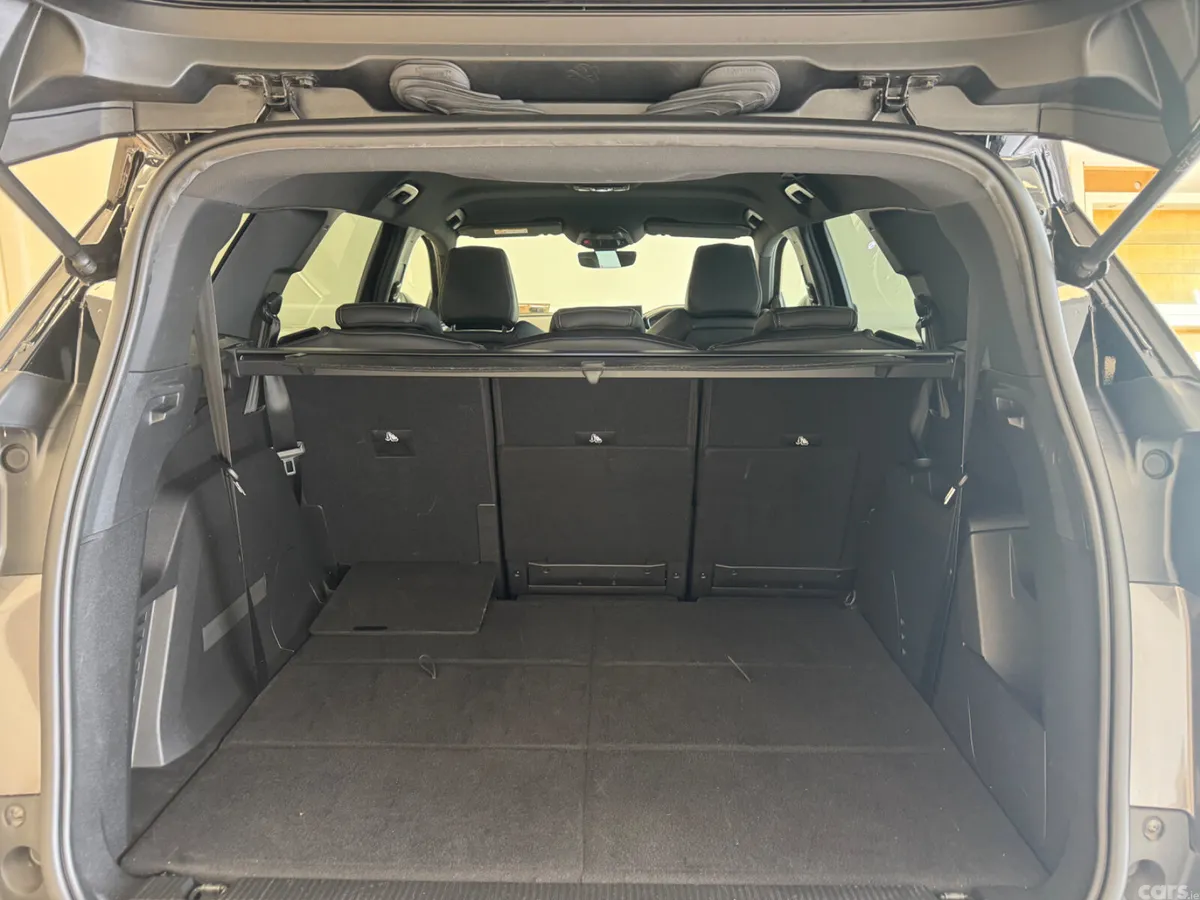 Peugeot 5008 MPV, Petrol Hybrid, 2024, Grey