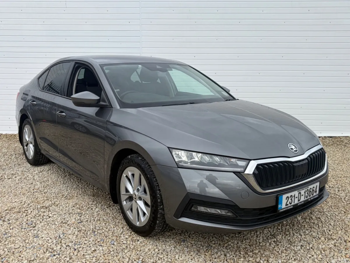 Skoda Octavia Hatchback, Diesel, 2023, Grey
