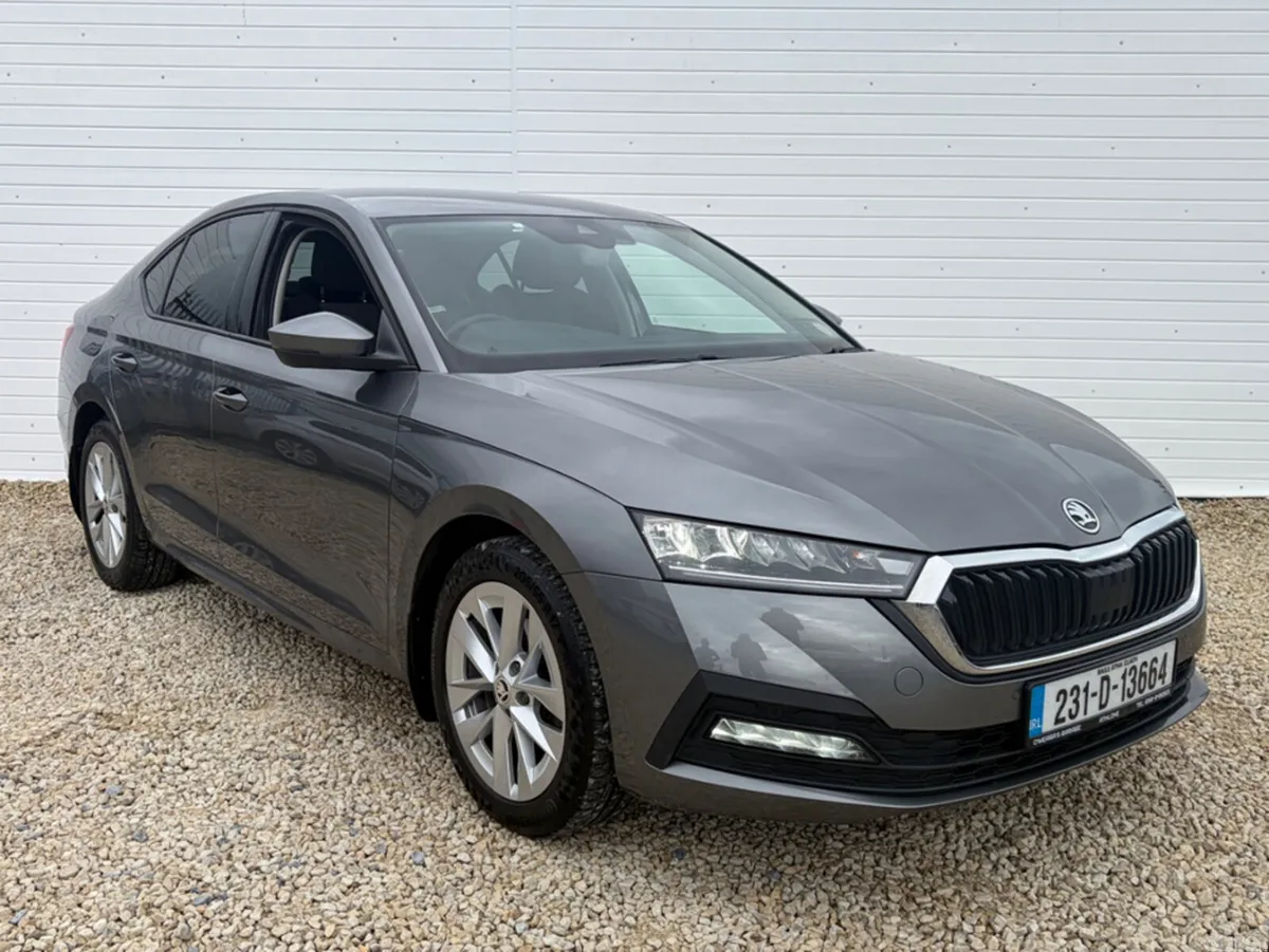 Skoda Octavia Hatchback, Diesel, 2023, Grey