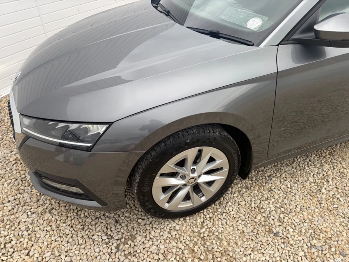 Skoda Octavia Hatchback, Diesel, 2023, Grey
