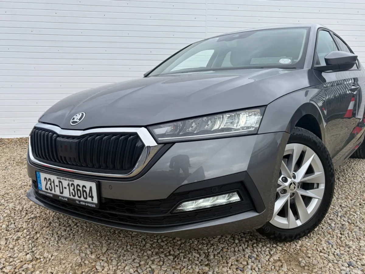Skoda Octavia Hatchback, Diesel, 2023, Grey