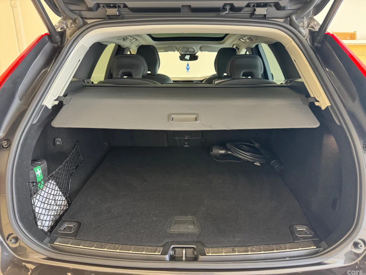 Volvo XC60 SUV, Petrol Plug-in Hybrid, 2023, Grey