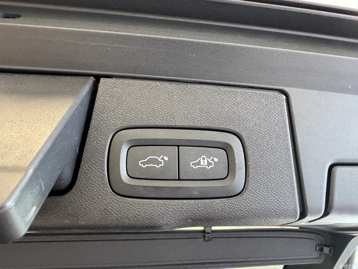 Volvo XC60 SUV, Petrol Plug-in Hybrid, 2023, Grey