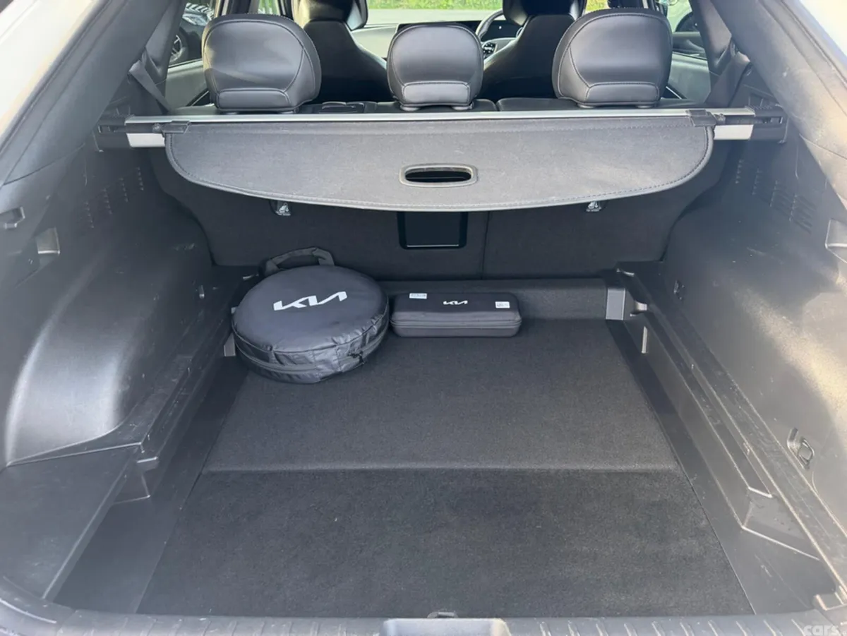 Kia EV6 Hatchback, Electric, 2023, White