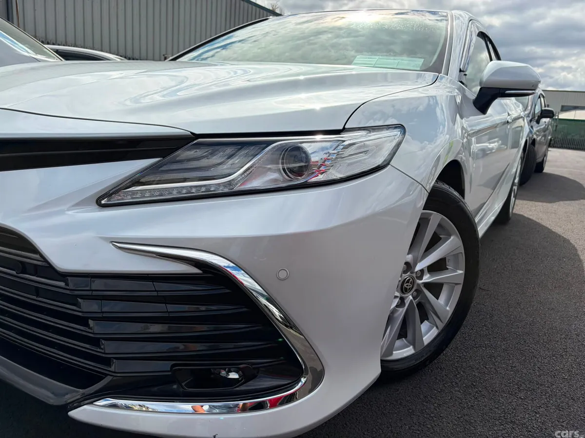 Toyota Camry Saloon, Petrol Hybrid, 2021, White