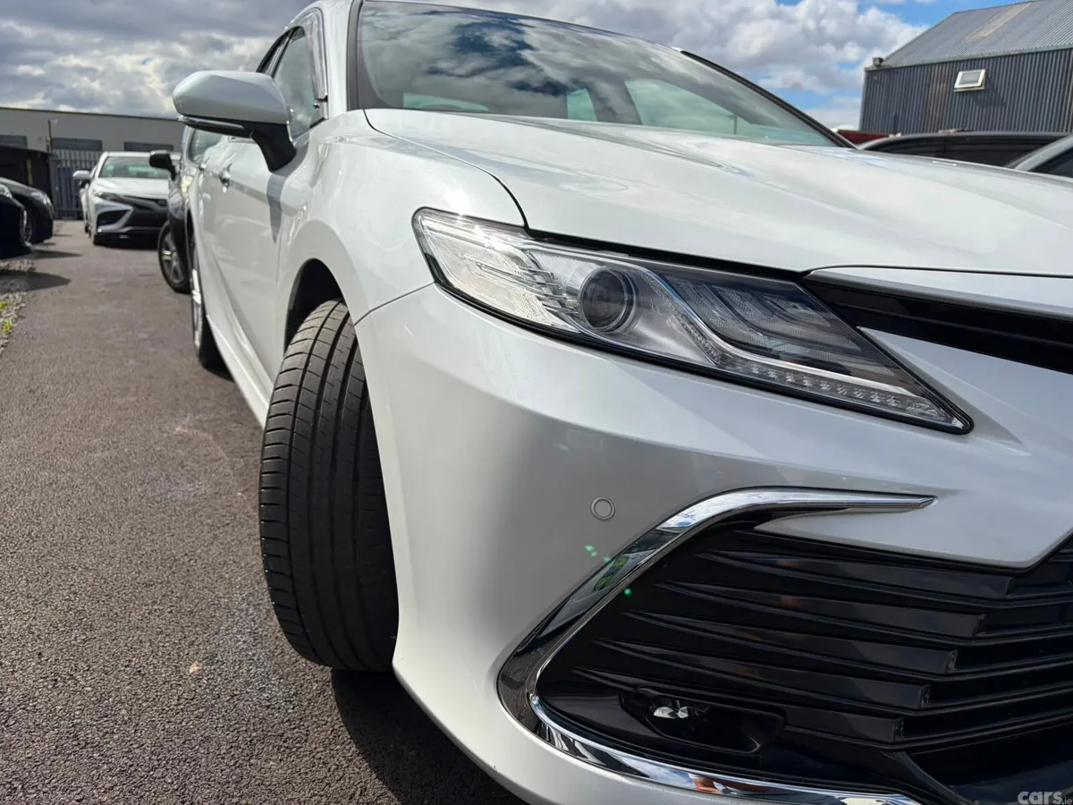 Toyota Camry Saloon, Petrol Hybrid, 2021, White