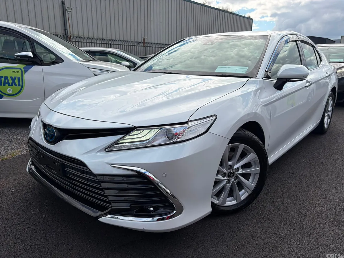 Toyota Camry Saloon, Petrol Hybrid, 2021, White