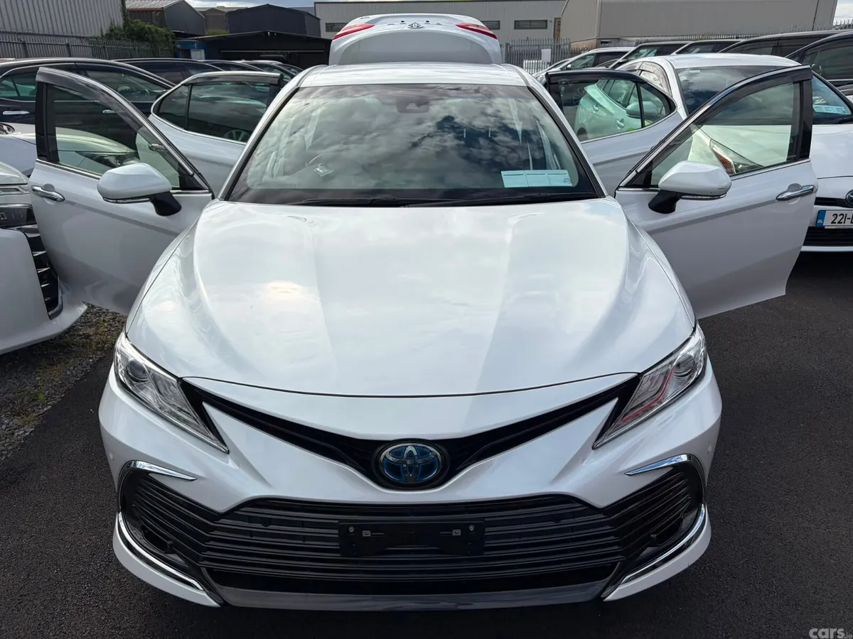 Toyota Camry Saloon, Petrol Hybrid, 2021, White