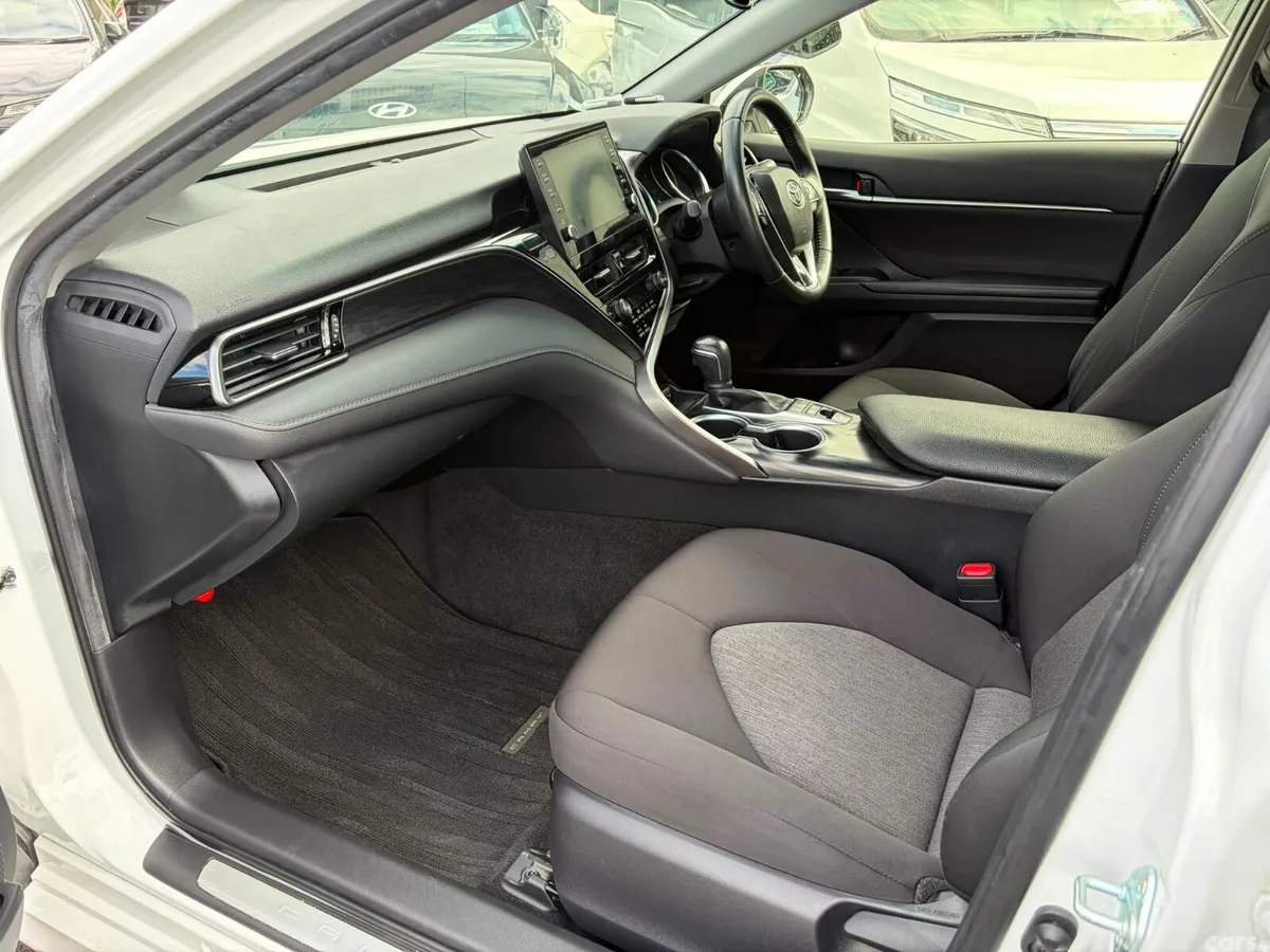 Toyota Camry Saloon, Petrol Hybrid, 2021, White