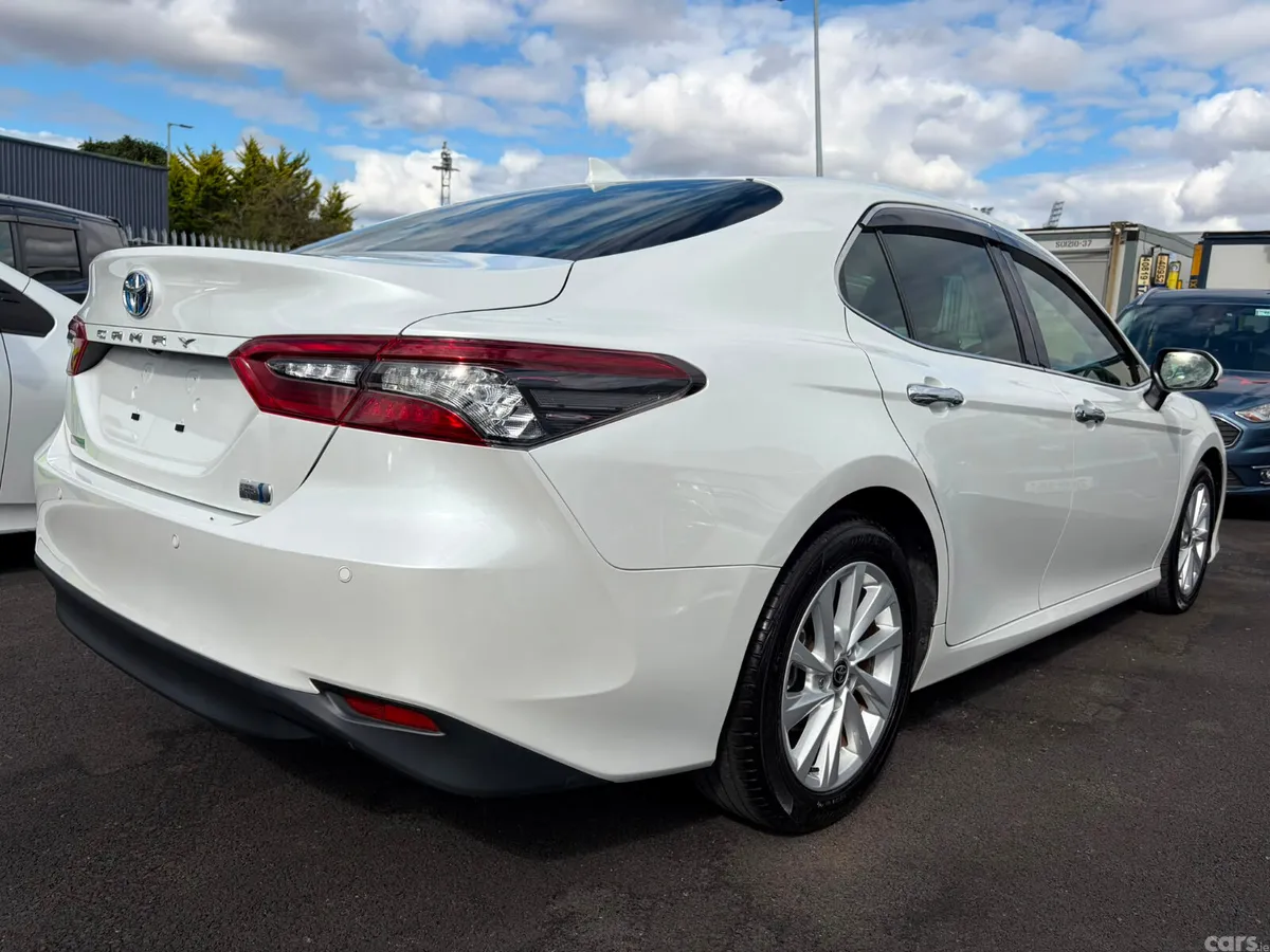 Toyota Camry Saloon, Petrol Hybrid, 2021, White