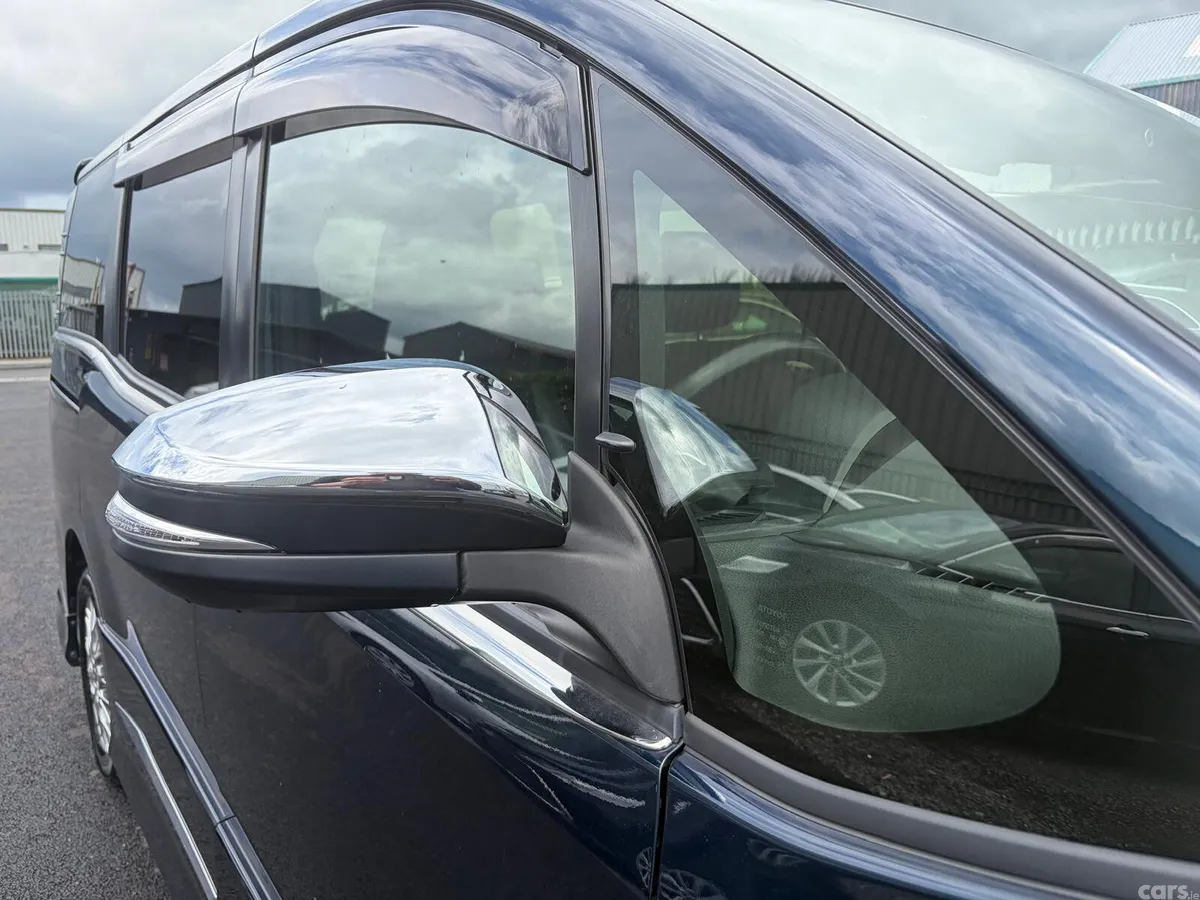 Toyota Voxy MPV, Petrol Hybrid, 2021, Blue