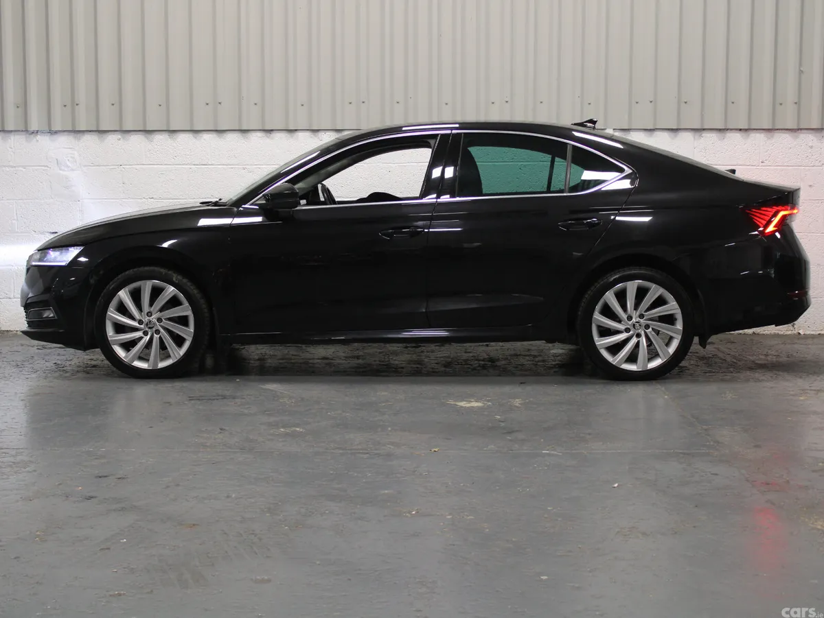 Skoda Octavia Saloon, Diesel, 2023, Black