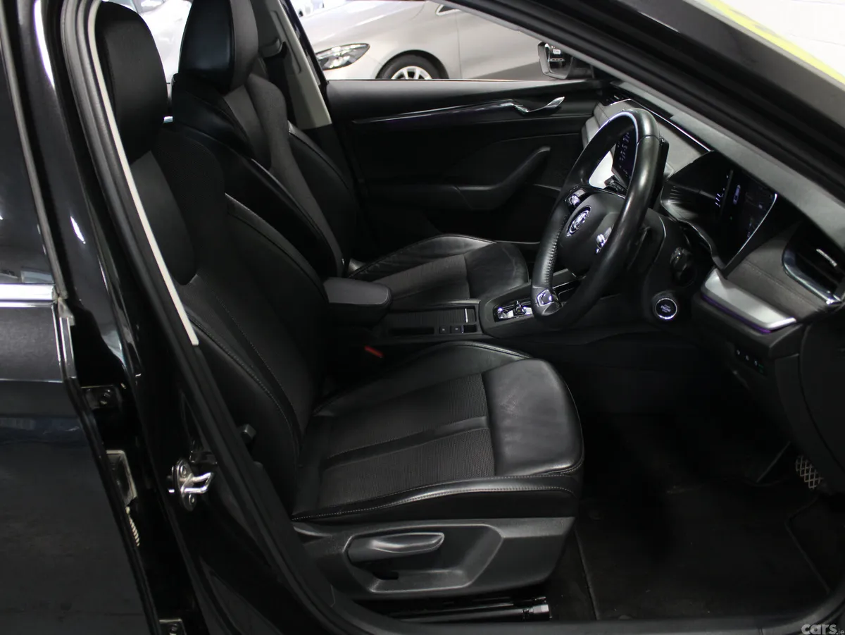 Skoda Octavia Saloon, Diesel, 2023, Black