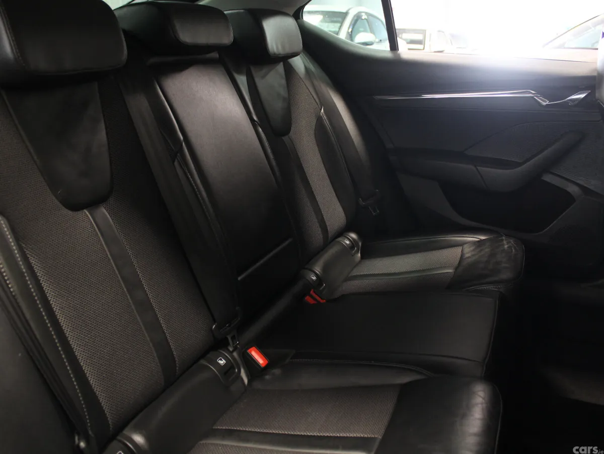 Skoda Octavia Saloon, Diesel, 2023, Black