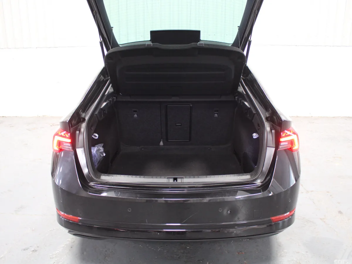 Skoda Octavia Saloon, Diesel, 2023, Black