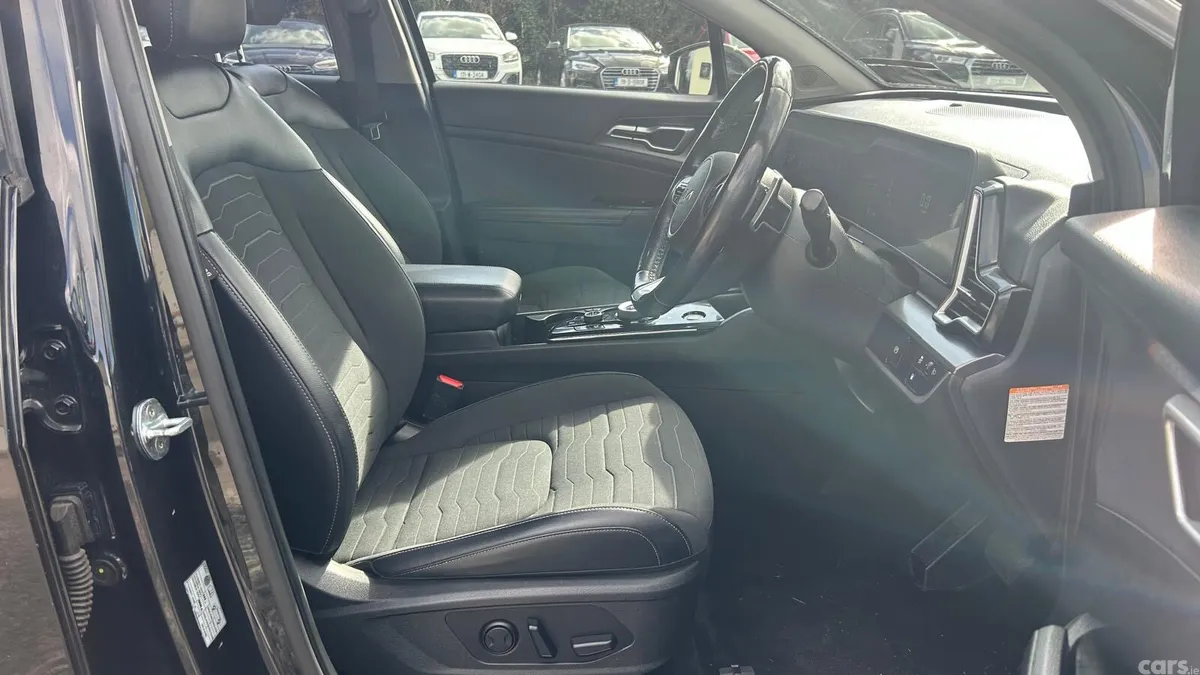 Kia Sportage SUV, Petrol Plug-in Hybrid, 2022, Black
