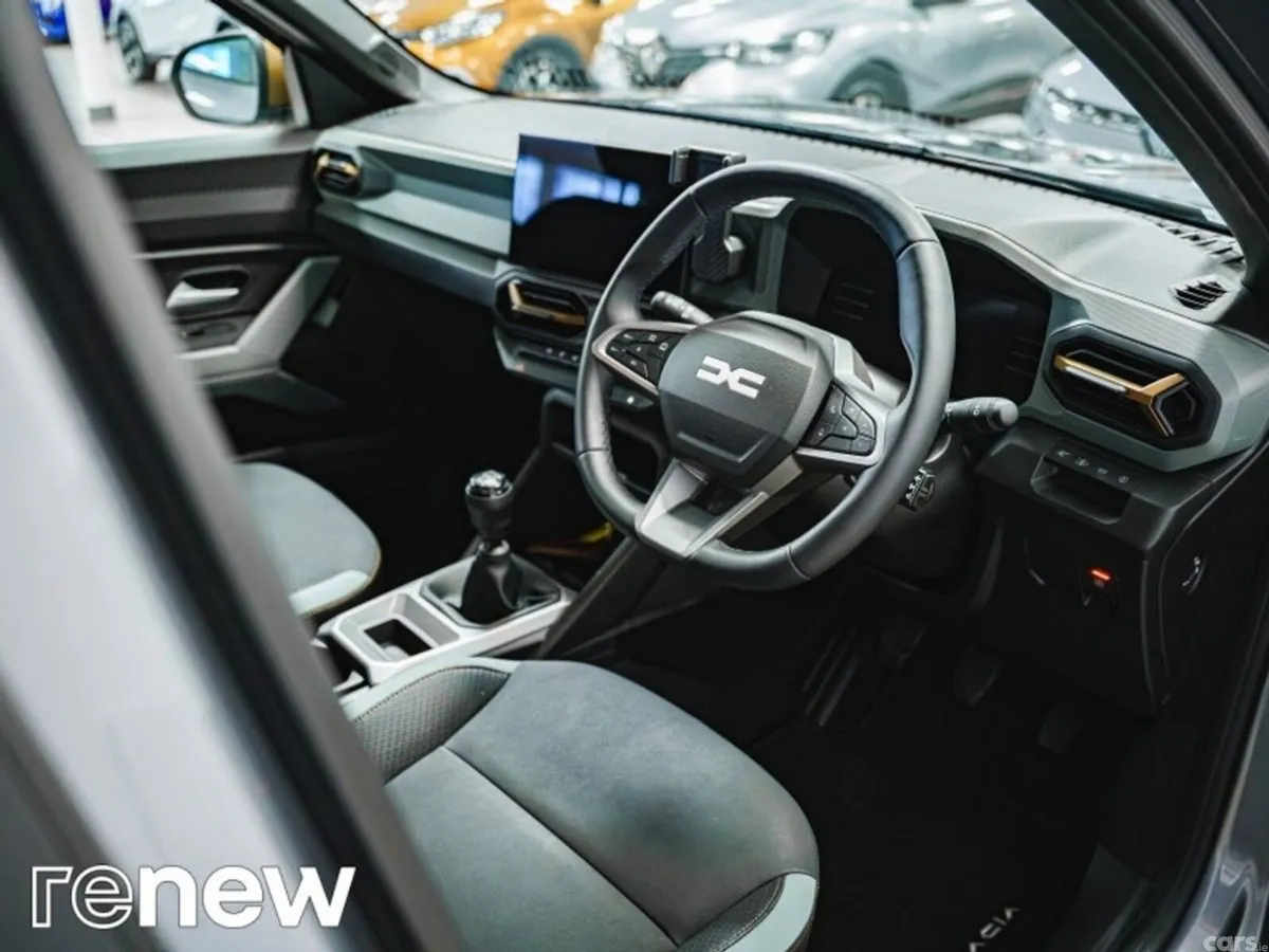 Dacia Duster SUV, Petrol Hybrid, 2025, Grey