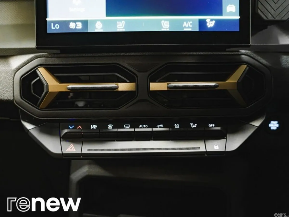 Dacia Duster SUV, Petrol Hybrid, 2025, Grey