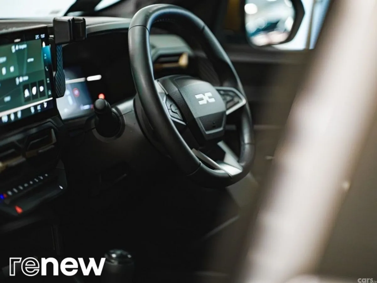Dacia Duster SUV, Petrol Hybrid, 2025, Grey