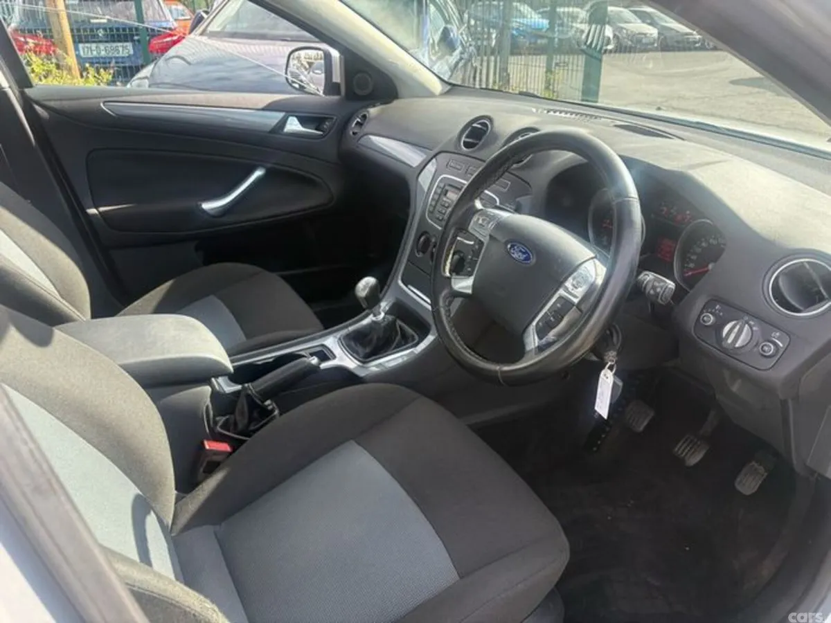 Ford Mondeo Saloon, Diesel, 2013, Silver
