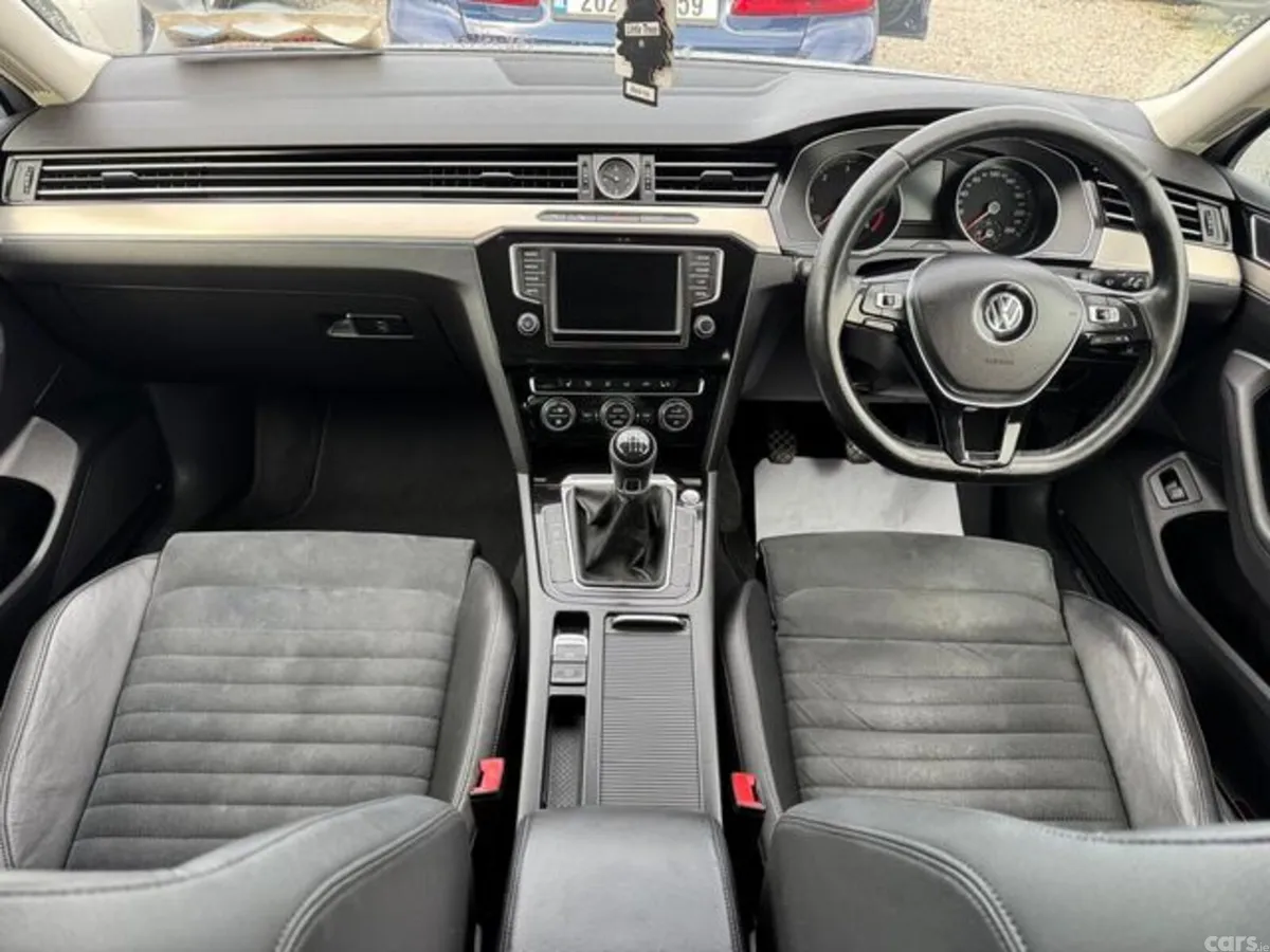Volkswagen Passat Saloon, Diesel, 2016, Silver