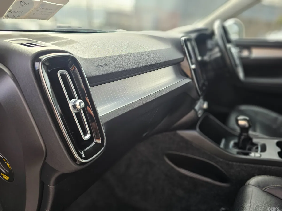 Volvo XC40 SUV, Diesel, 2019, White