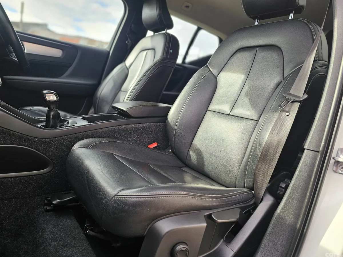 Volvo XC40 SUV, Diesel, 2019, White