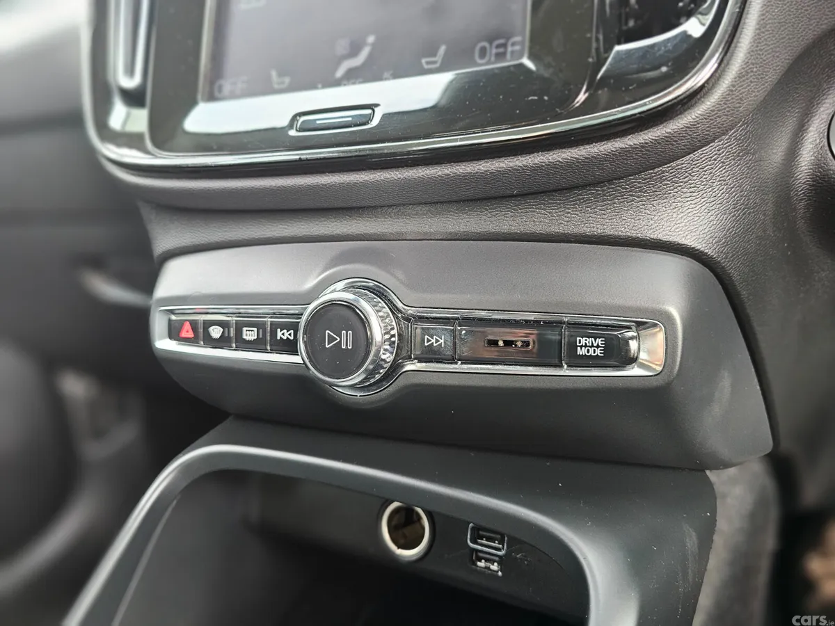 Volvo XC40 SUV, Diesel, 2019, White