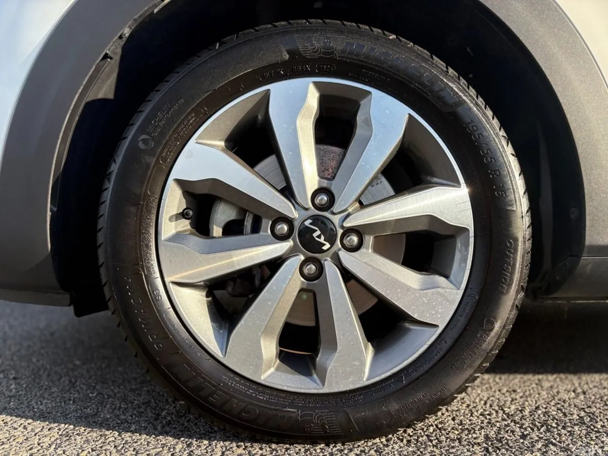 Kia Stonic Hatchback, Petrol, 2024, White