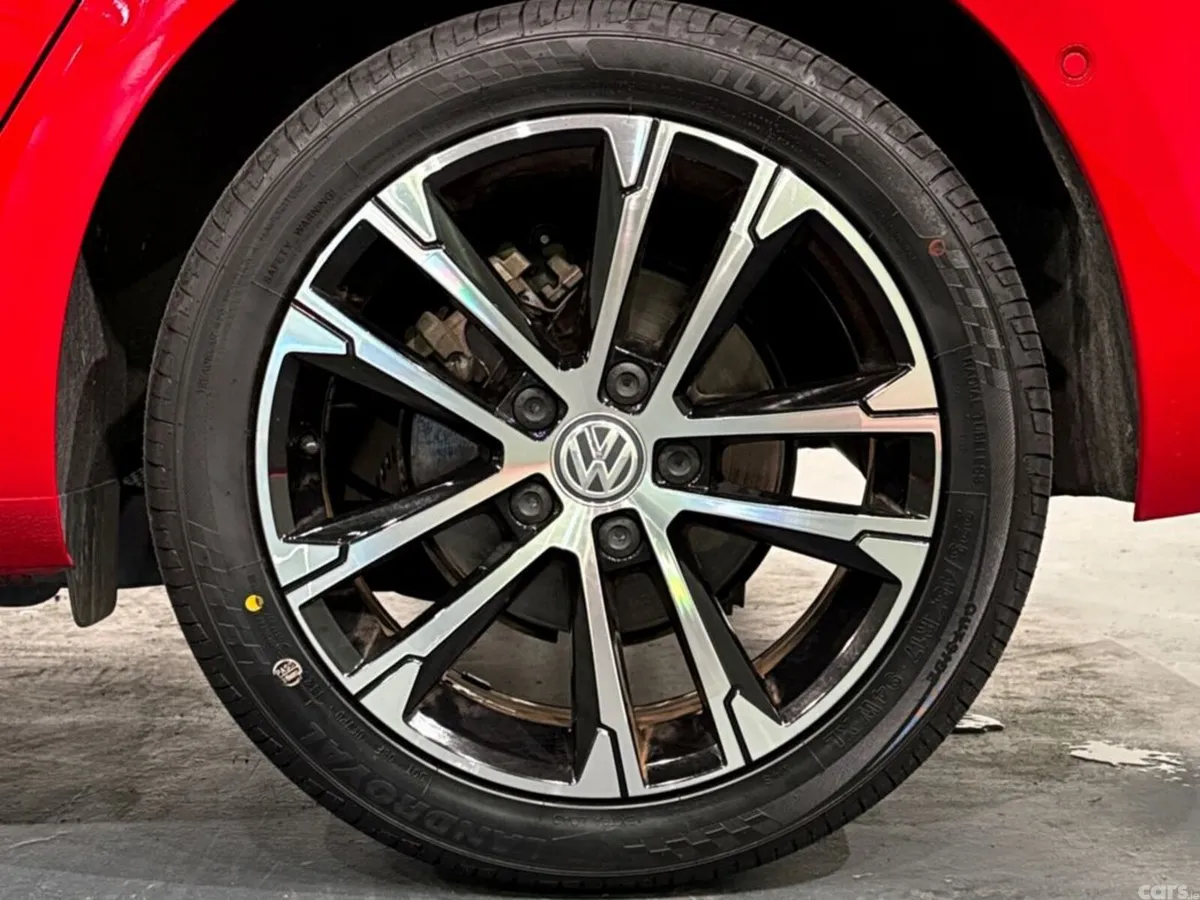 Volkswagen Golf Hatchback, Petrol, 2019, Red