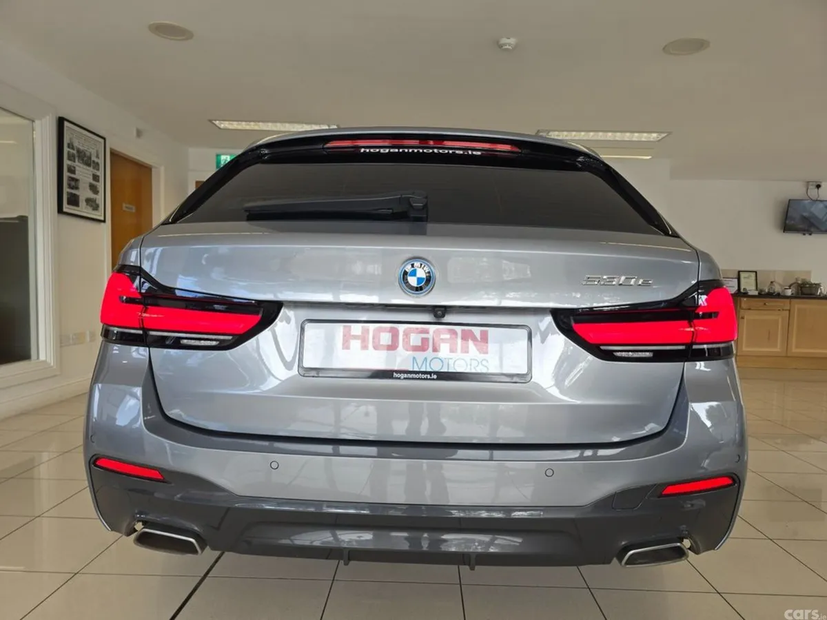 BMW 5-Series Estate, Petrol Plug-in Hybrid, 2023, Grey