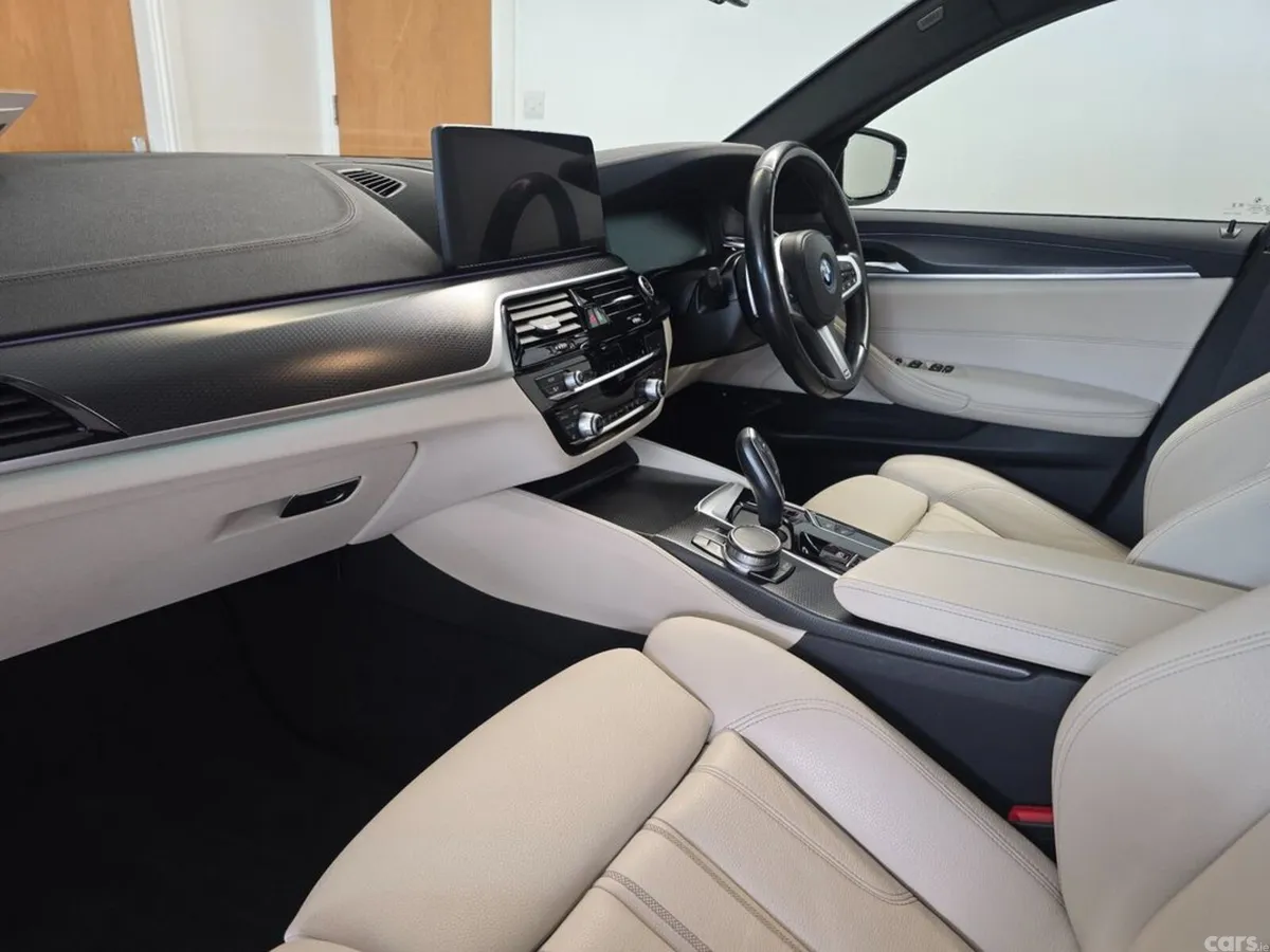 BMW 5-Series Estate, Petrol Plug-in Hybrid, 2023, Grey