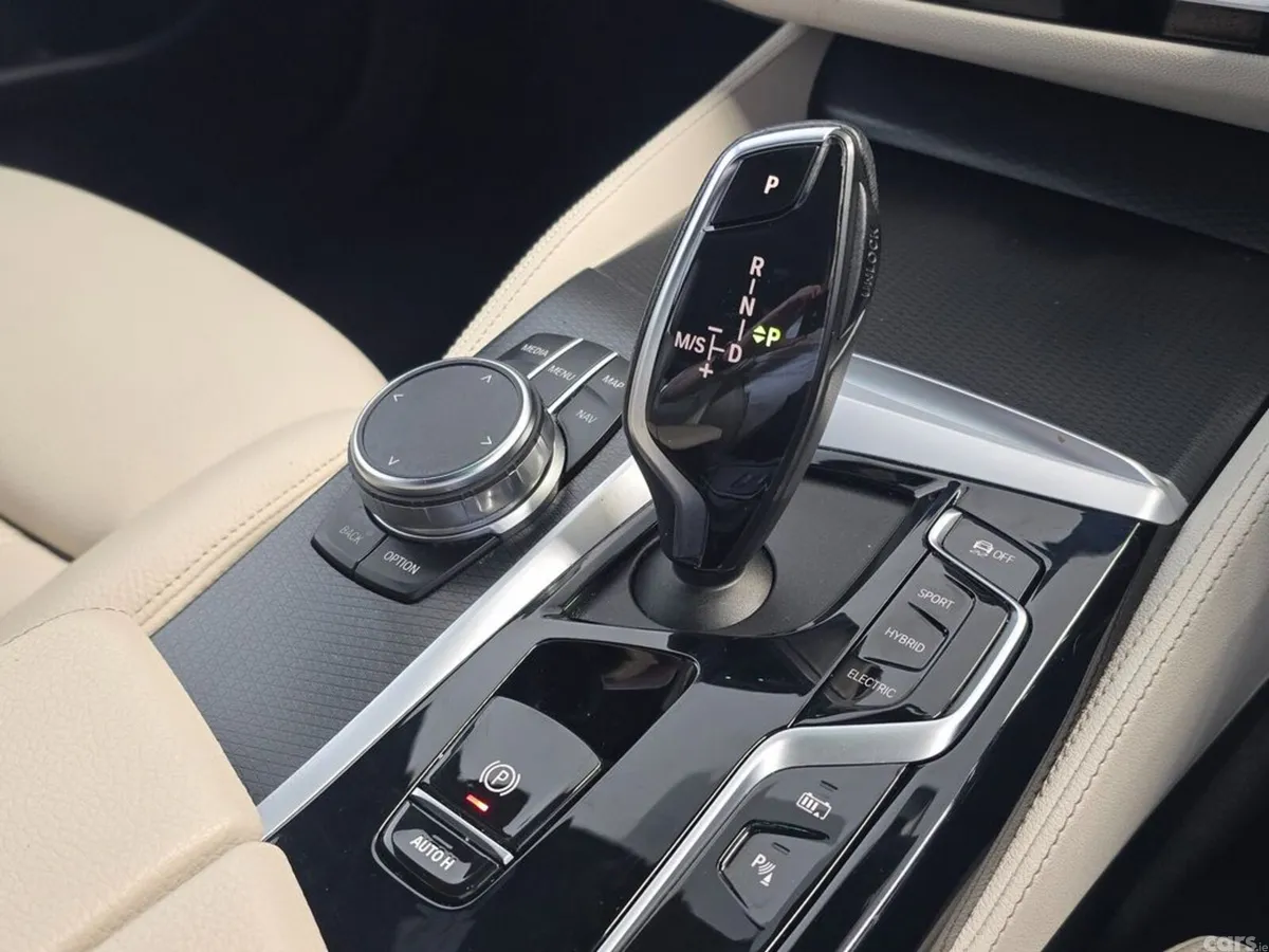 BMW 5-Series Estate, Petrol Plug-in Hybrid, 2023, Grey