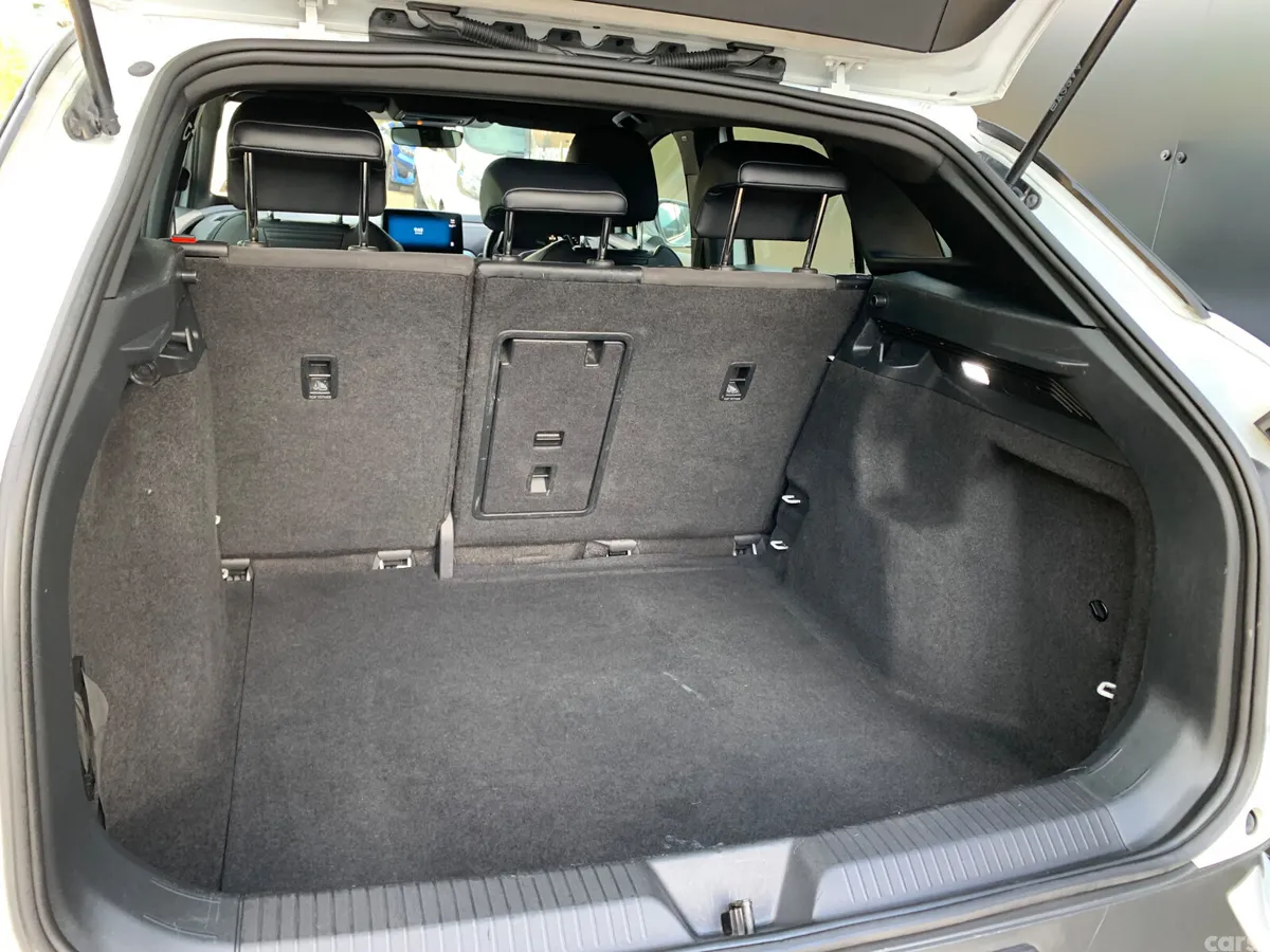 Volkswagen ID.4 Hatchback, Electric, 2022, White