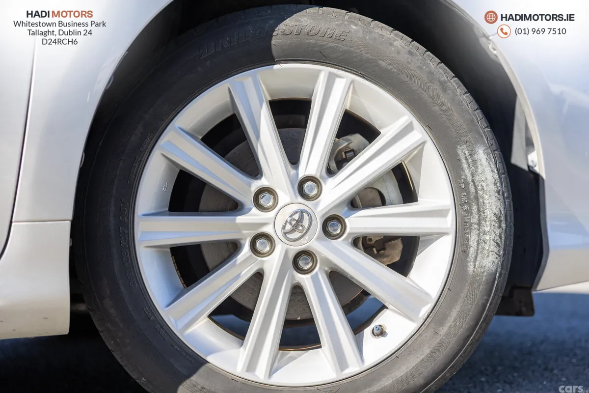Toyota Camry Saloon, Petrol Hybrid, 2012, Silver