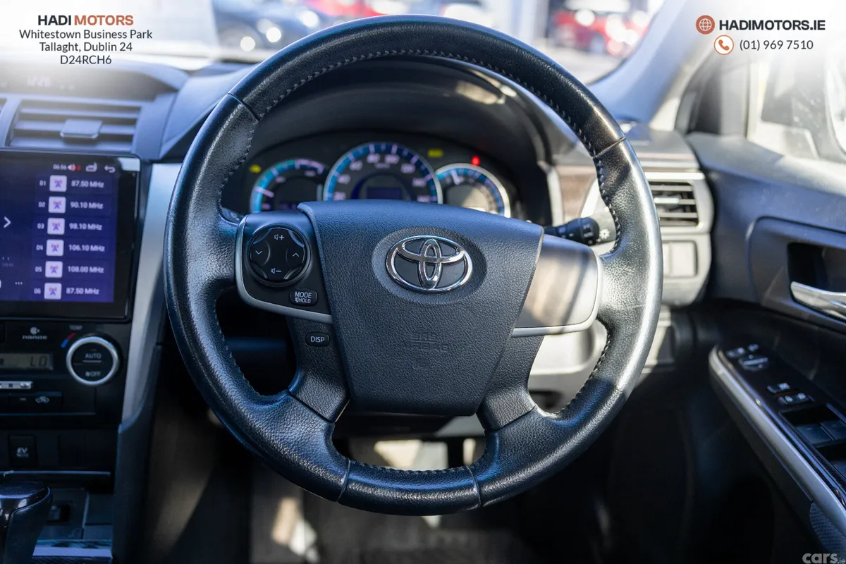 Toyota Camry Saloon, Petrol Hybrid, 2012, Silver