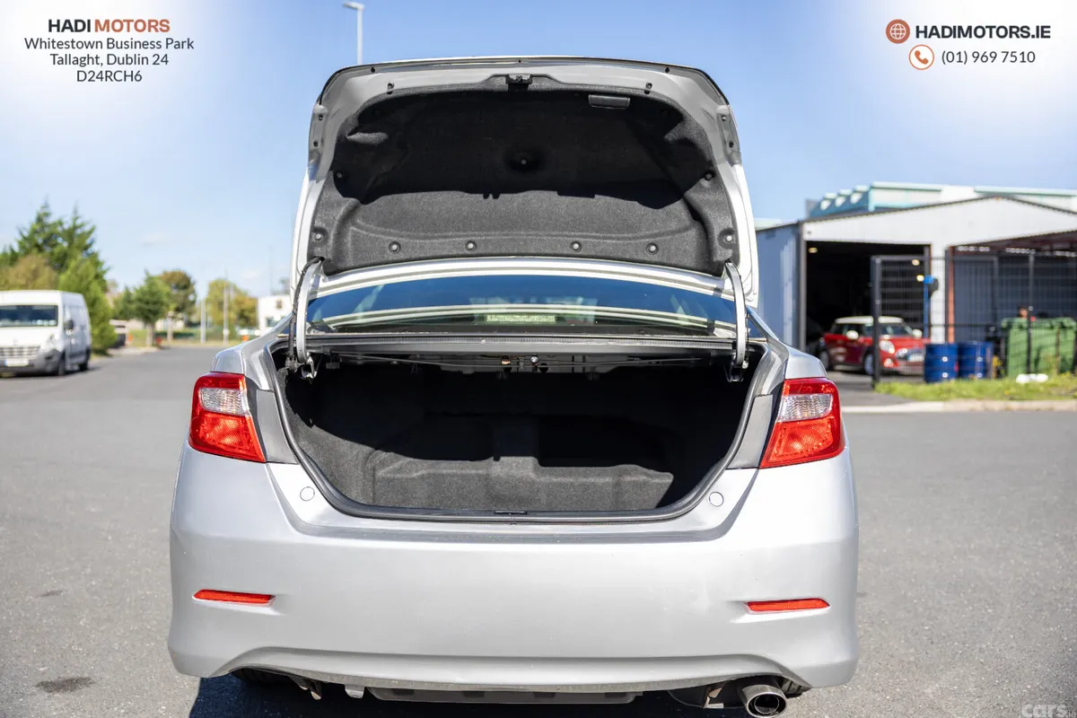 Toyota Camry Saloon, Petrol Hybrid, 2012, Silver