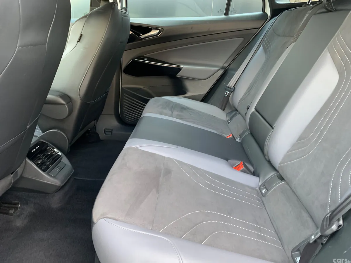 Volkswagen ID.4 Hatchback, Electric, 2022, White